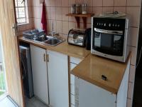 Kitchen of property in Brentwood Park