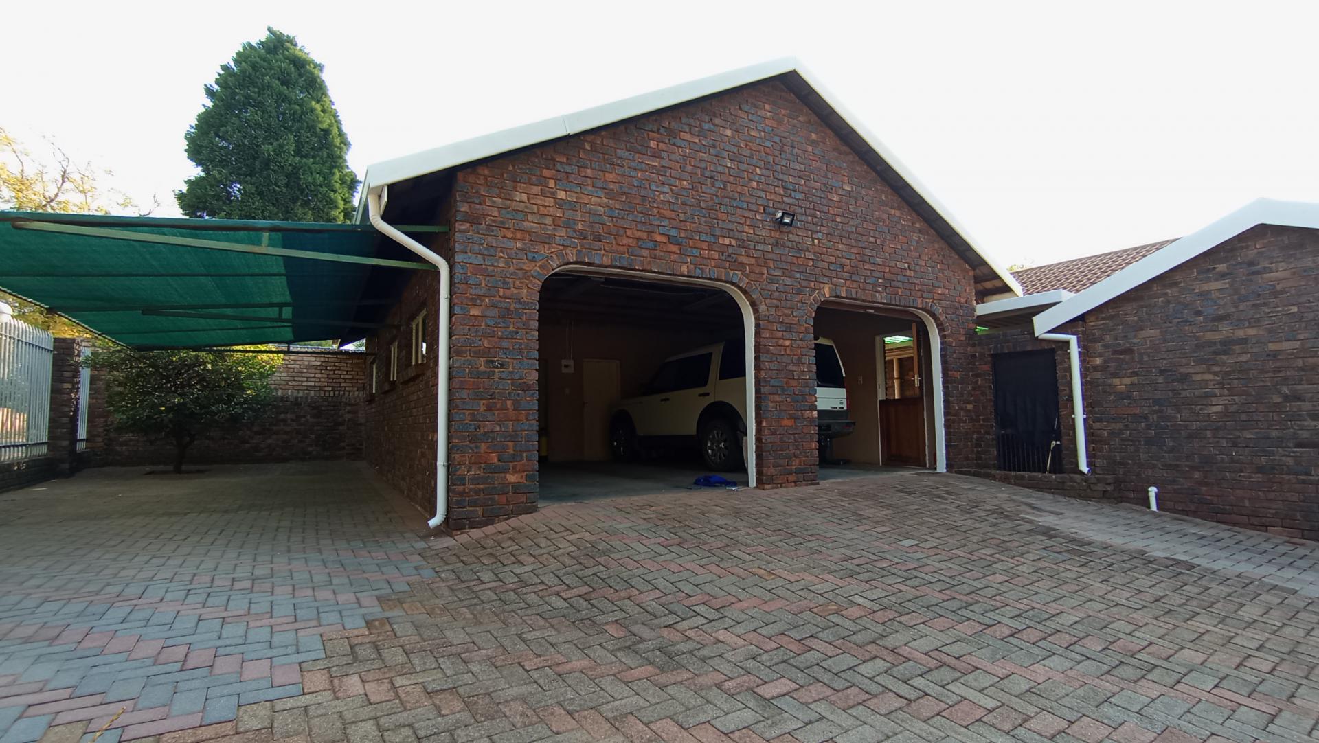 Front View of property in Rooihuiskraal