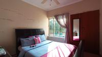 Bed Room 1 - 12 square meters of property in Rooihuiskraal