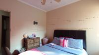 Bed Room 1 - 12 square meters of property in Rooihuiskraal