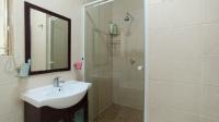 Bathroom 1 - 7 square meters of property in Rooihuiskraal