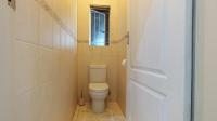 Bathroom 1 - 7 square meters of property in Rooihuiskraal