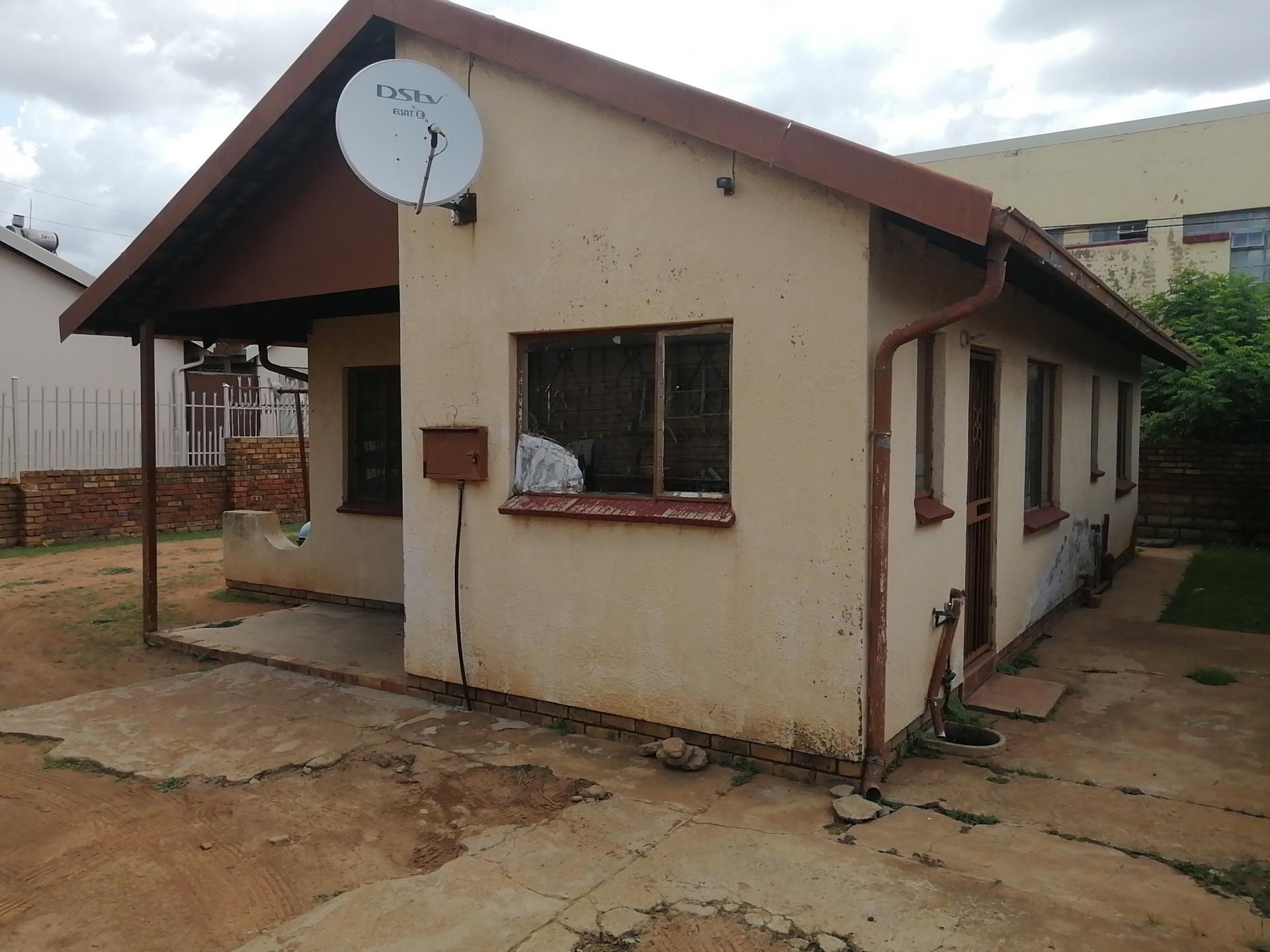 Front View of property in Soshanguve