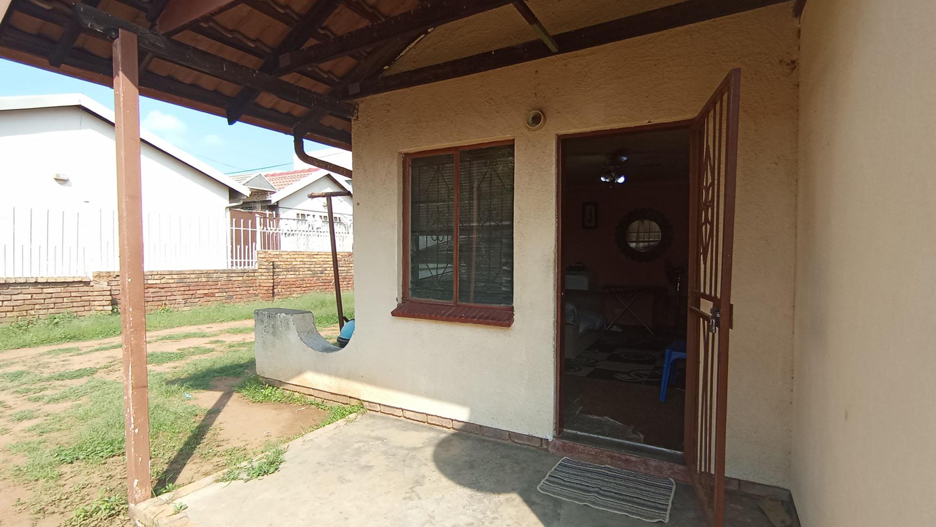 Front View of property in Soshanguve