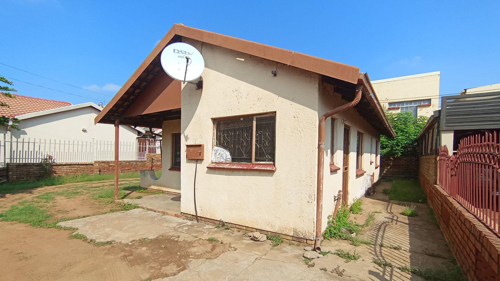 Front View of property in Soshanguve