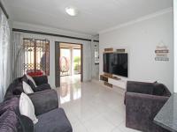 Lounges - 18 square meters of property in Willowbrook