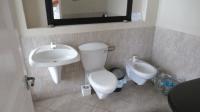 Bathroom 3+ - 46 square meters of property in Pumula