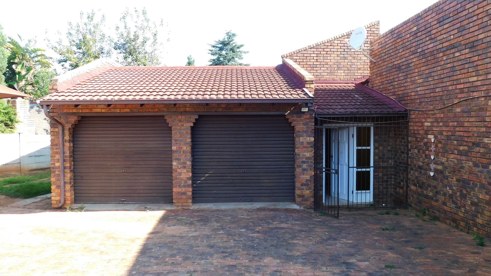 Front View of property in Roodepoort