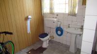 Bathroom 2 - 7618 square meters of property in Benoni