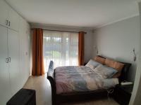 Main Bedroom of property in Parklands