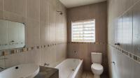 Bathroom 1 - 6 square meters of property in Regents Park