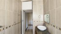 Bathroom 1 - 6 square meters of property in Regents Park