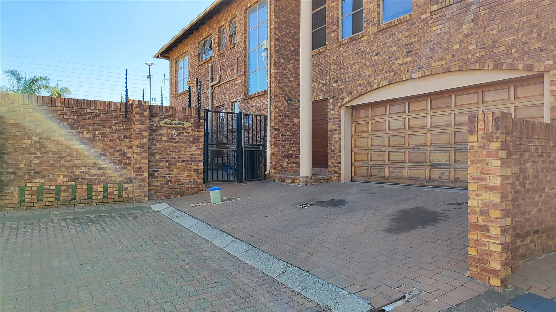 Front View of property in Glenmarais (Glen Marais)