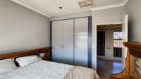 Bed Room 1 - 11 square meters of property in Glenmarais (Glen Marais)