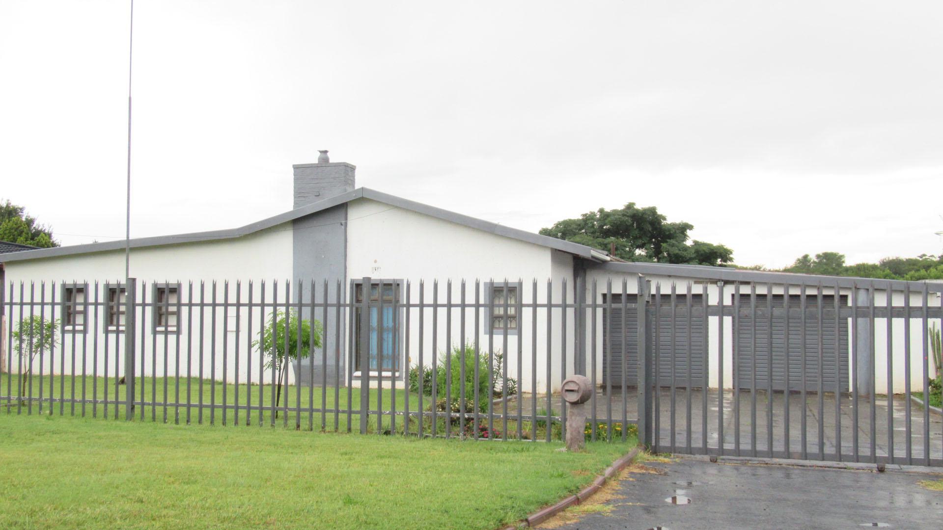 Front View of property in Rothdene