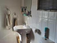 Main Bathroom - 12 square meters of property in Rothdene