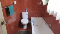 Bathroom 1 - 5 square meters of property in Paarlshoop