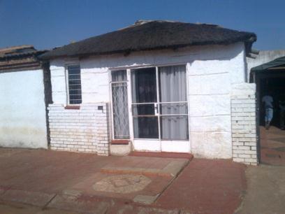 Front View of property in Thokoza