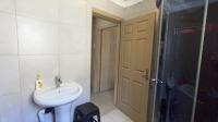 Bathroom 1 - 11 square meters of property in Ocean View - DBN