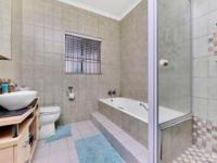 Main Bathroom - 9 square meters of property in Randpark Ridge