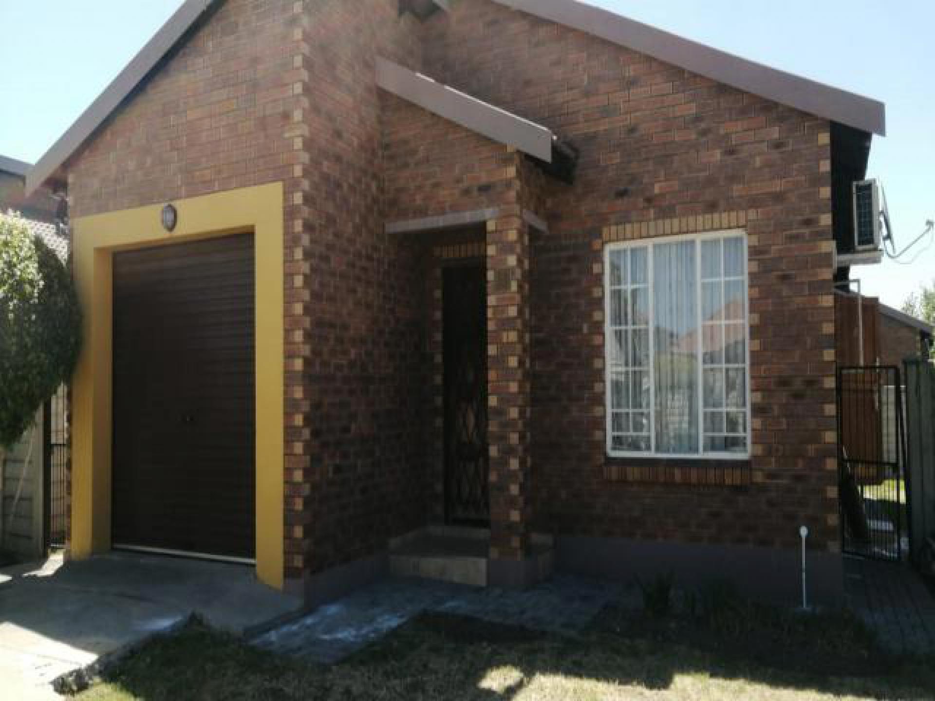 Front View of property in Waterval East