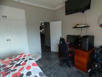 Bed Room 1 of property in Parys