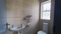 Guest Toilet - 3 square meters of property in Gordons Bay