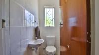 Guest Toilet - 2 square meters of property in Tijgerhof