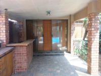 Patio of property in Glenmarais (Glen Marais)