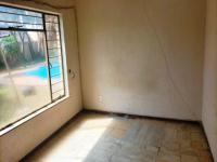 Bed Room 1 - 16 square meters of property in Glenmarais (Glen Marais)