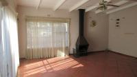 Lounges - 50 square meters of property in Glenmarais (Glen Marais)