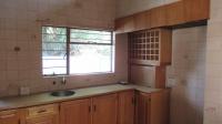 Kitchen - 25 square meters of property in Glenmarais (Glen Marais)