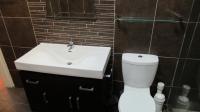 Bathroom 1 - 9 square meters of property in Glenmarais (Glen Marais)