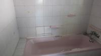 Main Bathroom - 4 square meters of property in Glenmarais (Glen Marais)