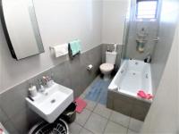 Bathroom 1 - 6 square meters of property in Clubview