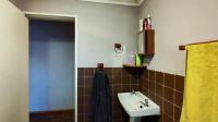 Bathroom 1 - 5 square meters of property in Pomona