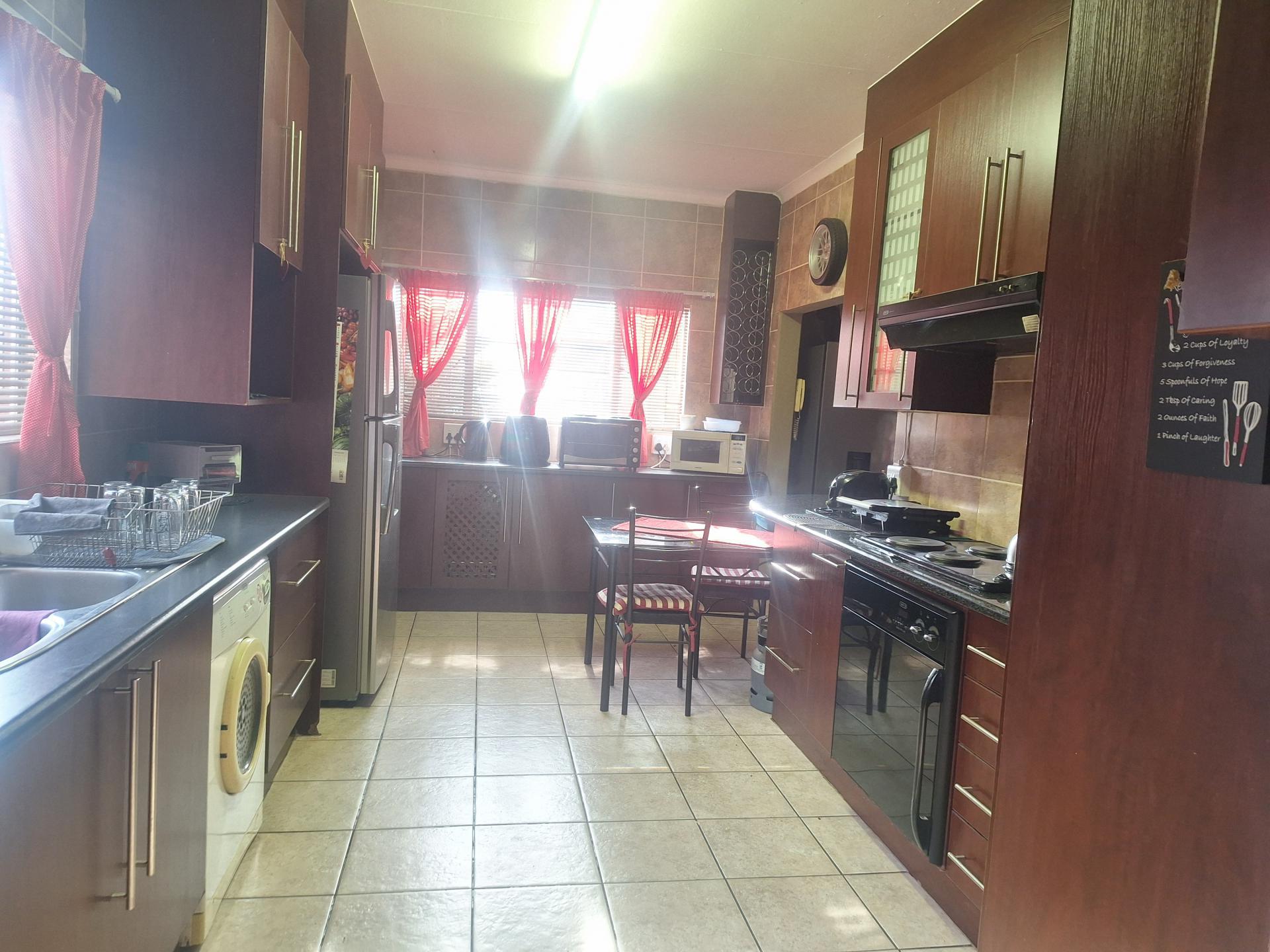 Kitchen of property in Mooinooi