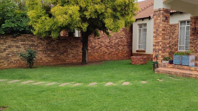 3 Bedroom Sectional Title for Sale For Sale in Moreletapark - Home Sell - MR549079