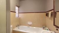 Bathroom 1 - 5 square meters of property in Karenpark