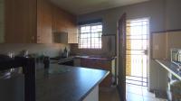 Kitchen - 9 square meters of property in Karenpark