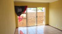 Lounges - 20 square meters of property in Alberton