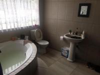 Main Bathroom of property in Witfield