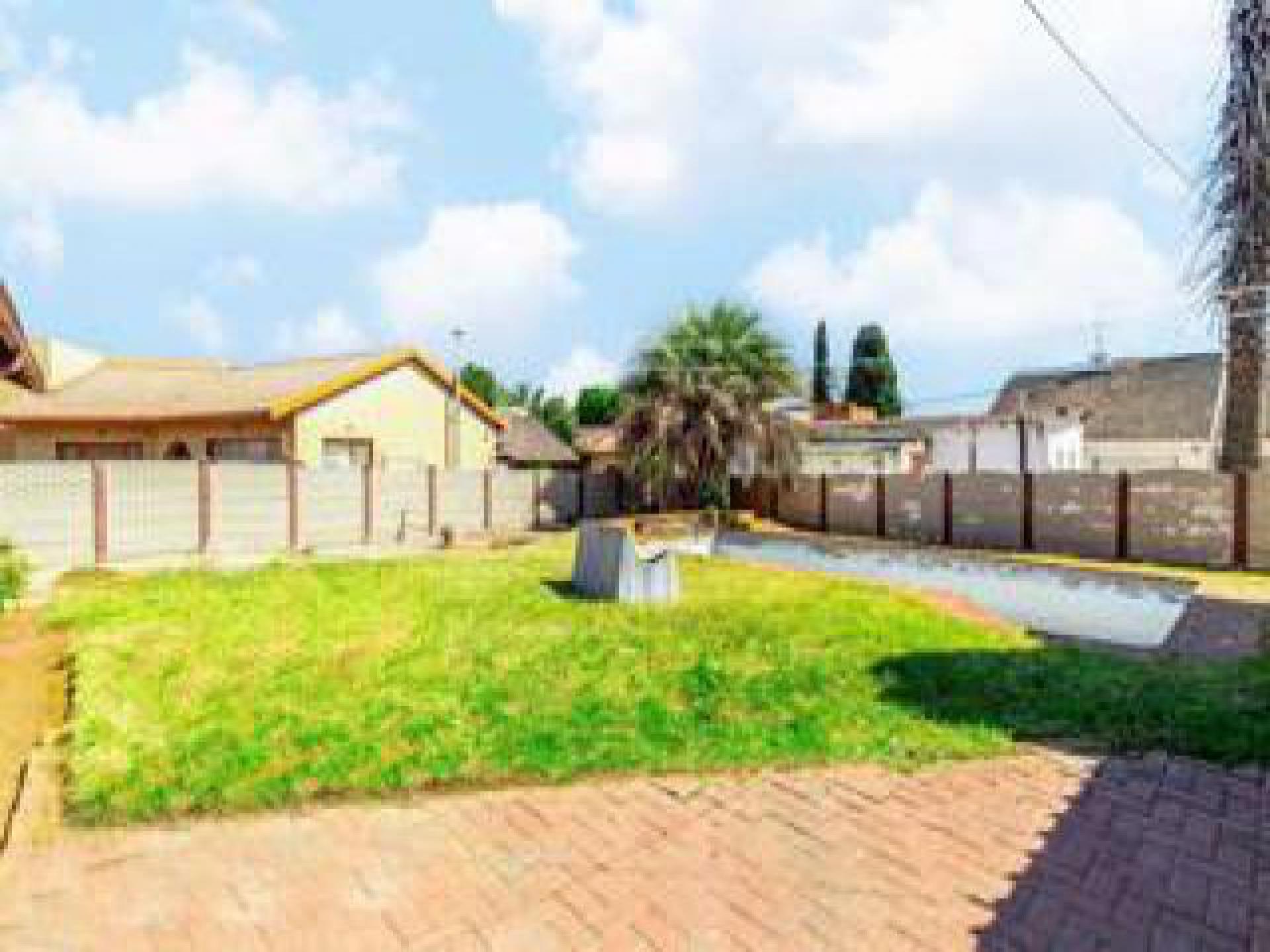 Backyard of property in Fleurhof