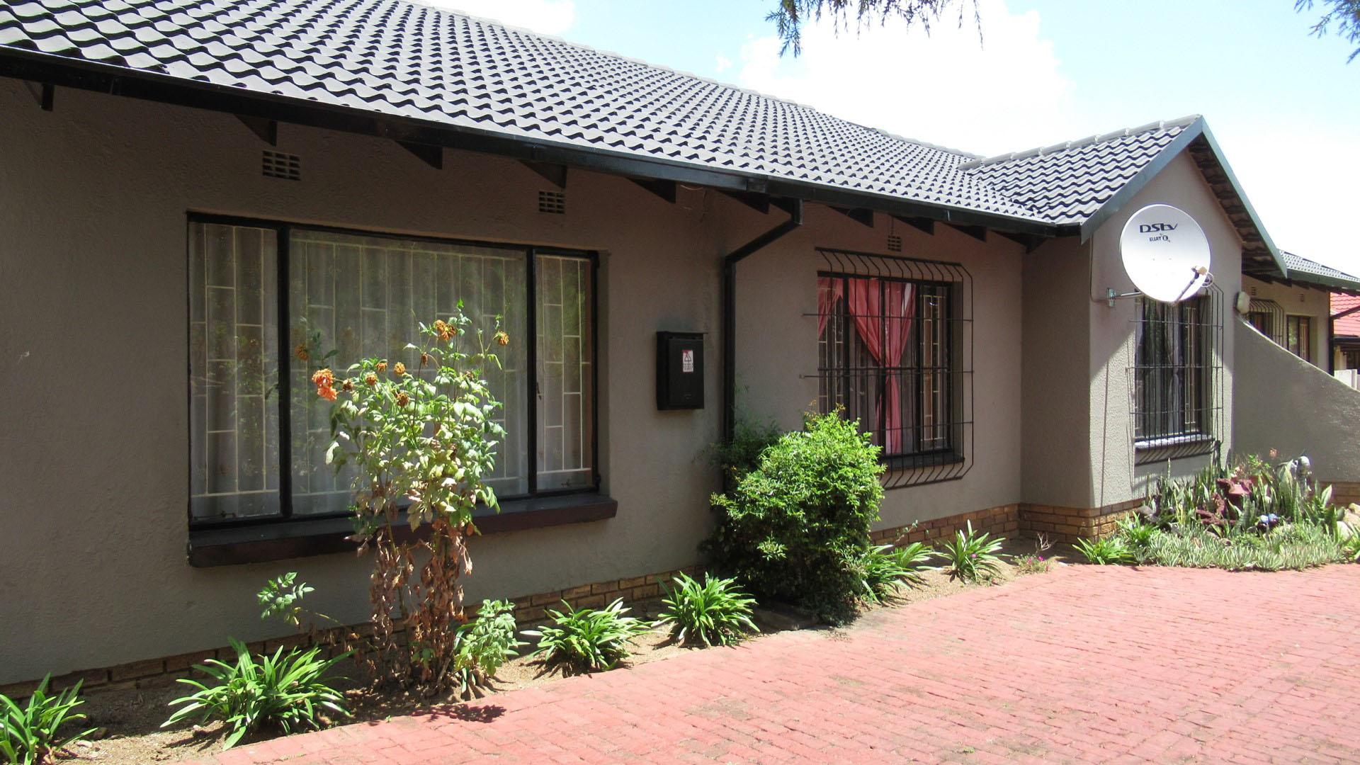 Front View of property in Brackendowns