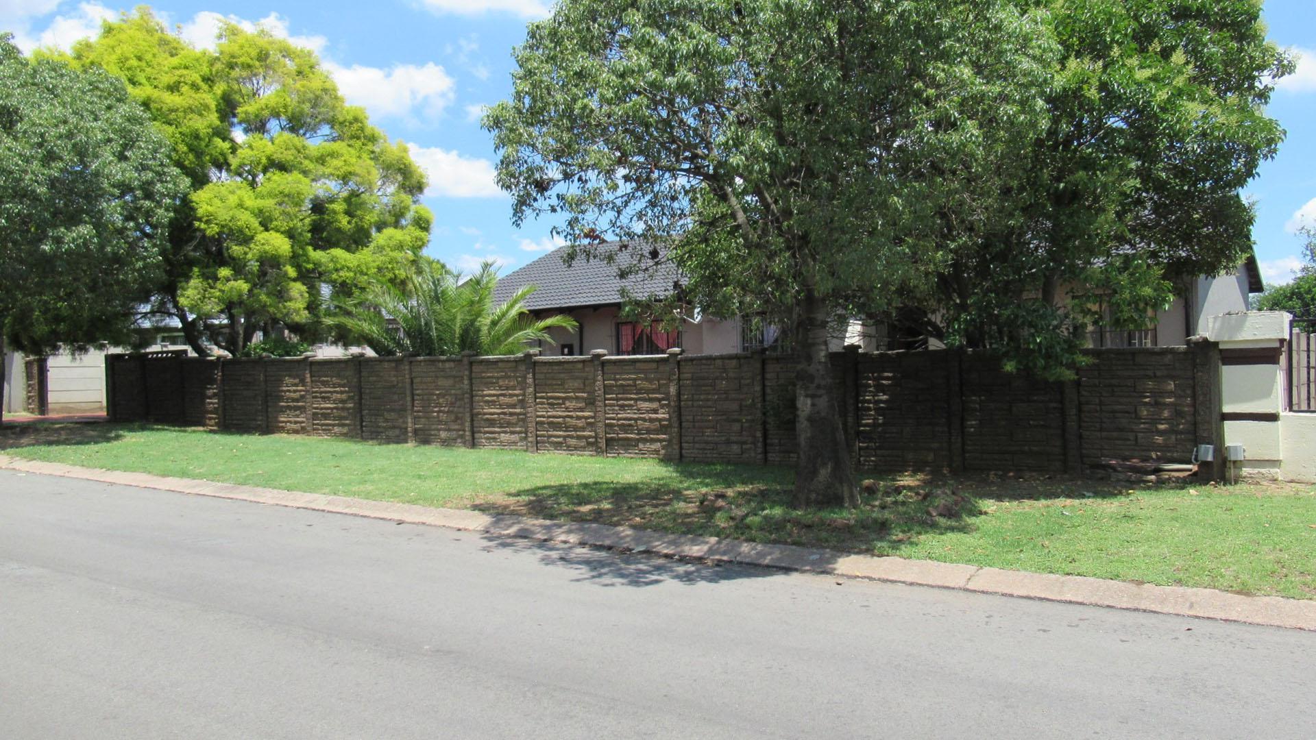 Front View of property in Brackendowns