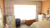 Main Bedroom - 37 square meters of property in Brackendowns