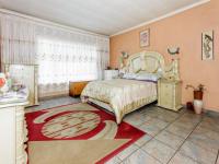 Main Bedroom - 37 square meters of property in Brackendowns