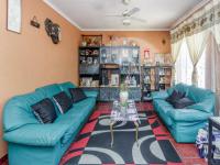 Lounges - 25 square meters of property in Brackendowns