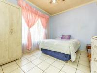 Bed Room 1 - 14 square meters of property in Brackendowns