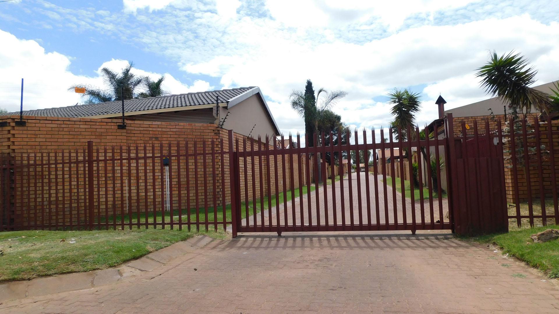 Front View of property in Reyno Ridge